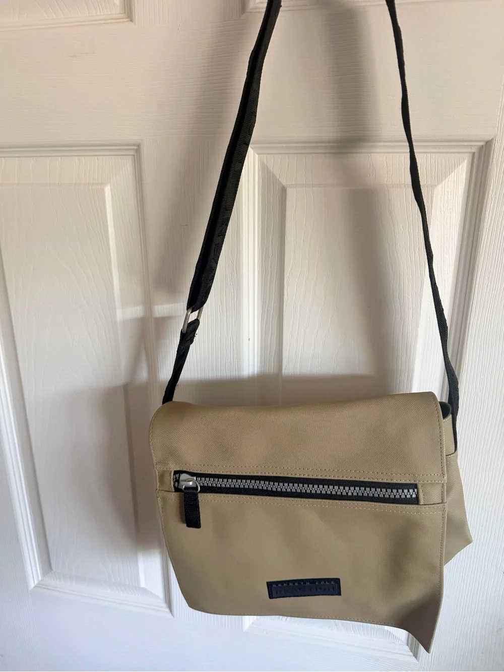 Kenneth Cole Reaction Tan Messenger Bag with Black Strap